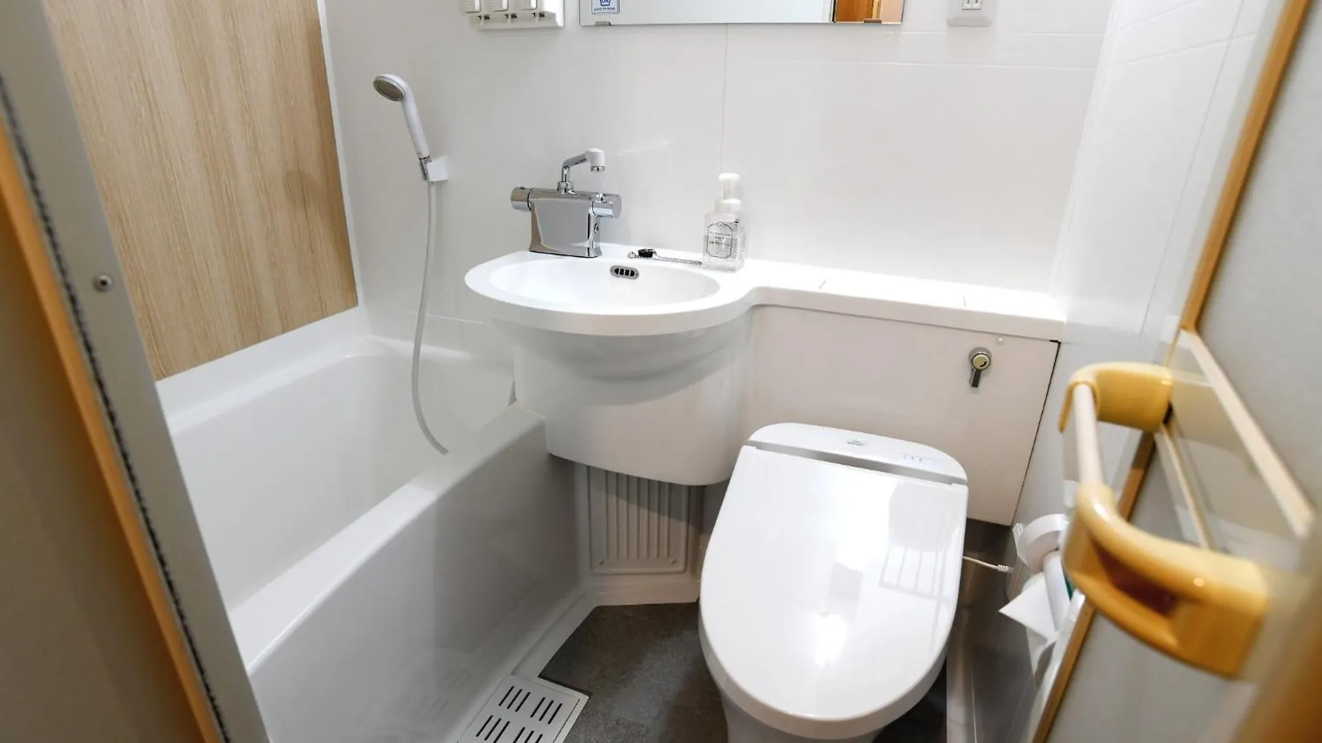 R&B Hotel Otsuka Eki Kitaguchi - Vacation Stay 40487V 東京都 0*,  日本